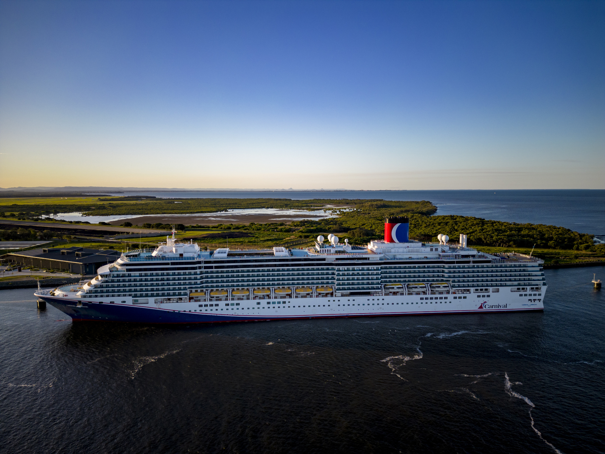 MyCruise Carnival Luminosa Offentlige-arealer Luftfoto2